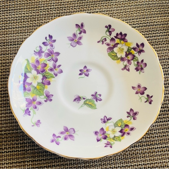 Royal Tuscan Woodland Violet Porcelain Teacup and Saucer Set - Picture 6 of 7